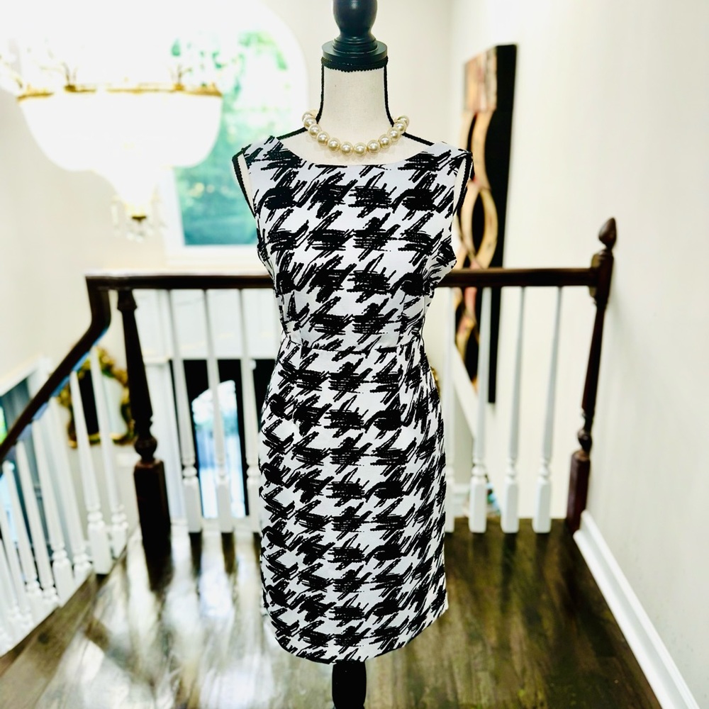 THE LIMITED | Super Classic & Trendy Houndstooth Midi Dress